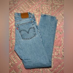 Levi's Classic Distressed Wedgie Jean